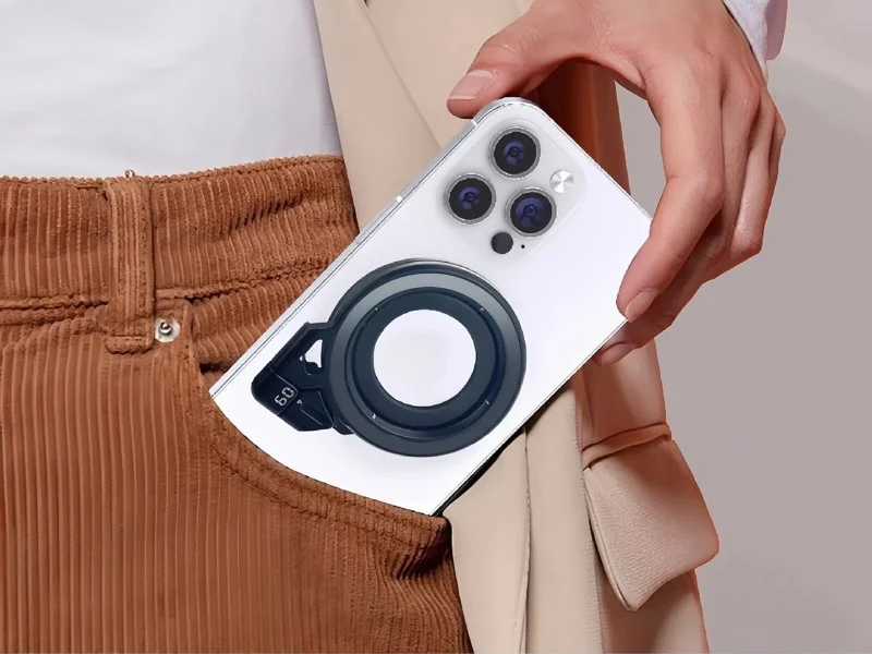 Axomag Orbit on a phone being carried in one hand